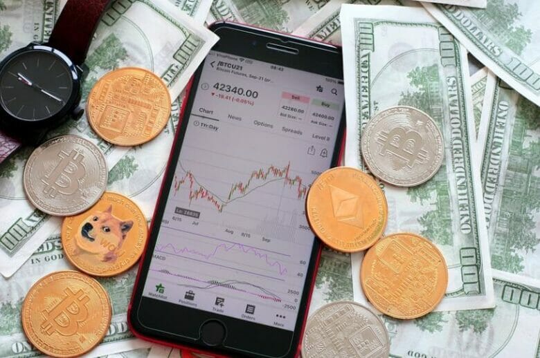 スマホのチャート画面と仮想通貨の画像